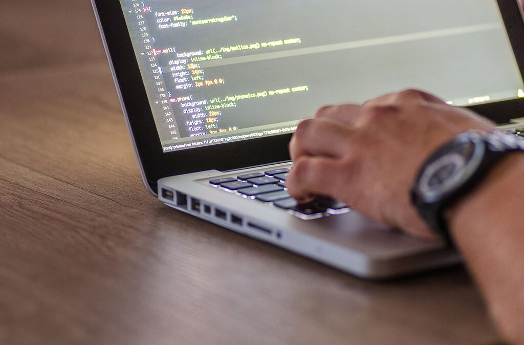 Hacer una página web: guía realista para empezar bien
