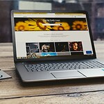 Profesional Realizando Un Proyecto De Diseño Web A Distancia Por Videollamada