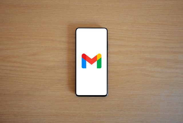 Firma HTML en Gmail con logo enlaces datos de empresa y correo profesional