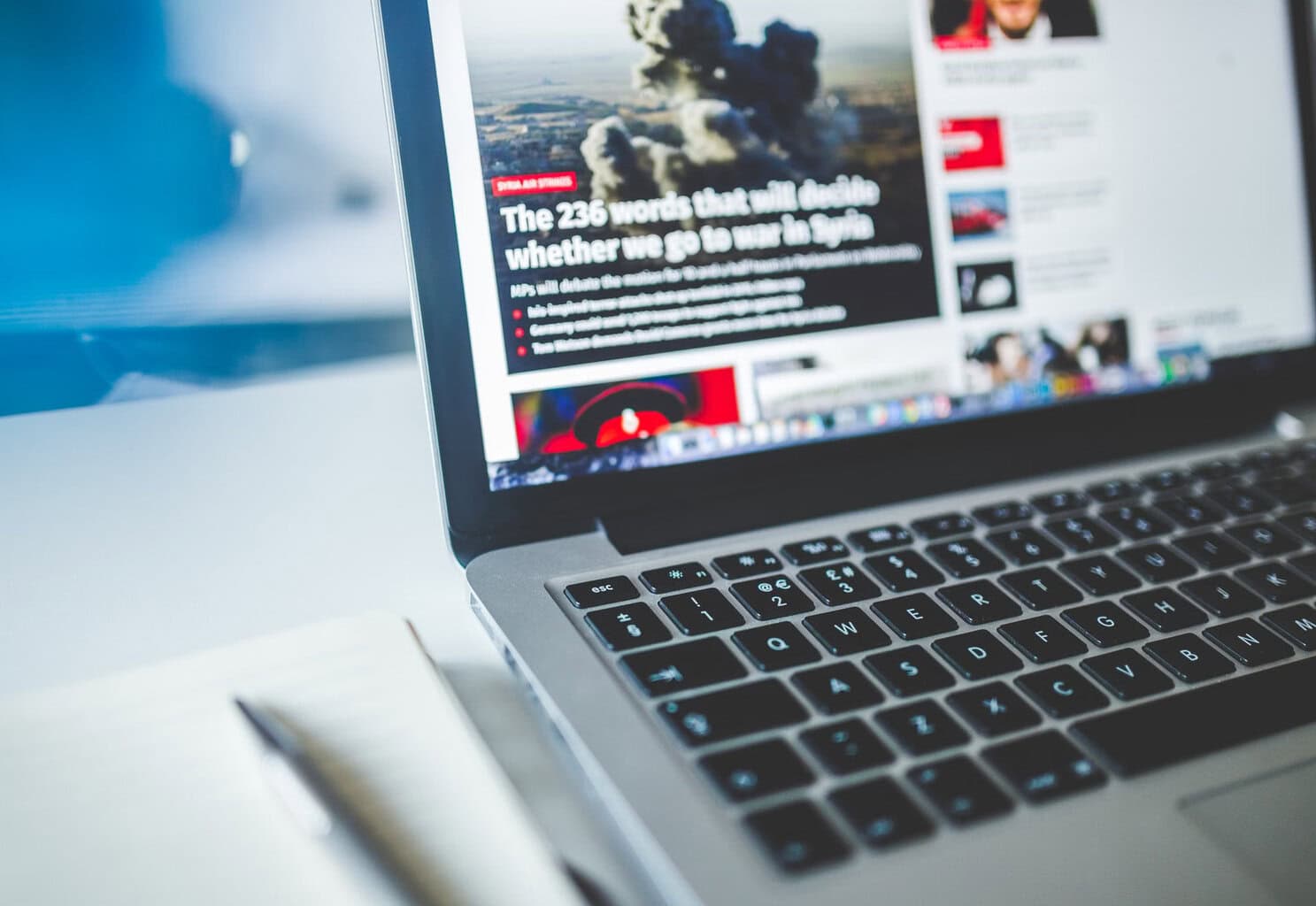 Qué es un banner web y cómo utilizarlo Banner web con imagen, texto y botón dentro de una página