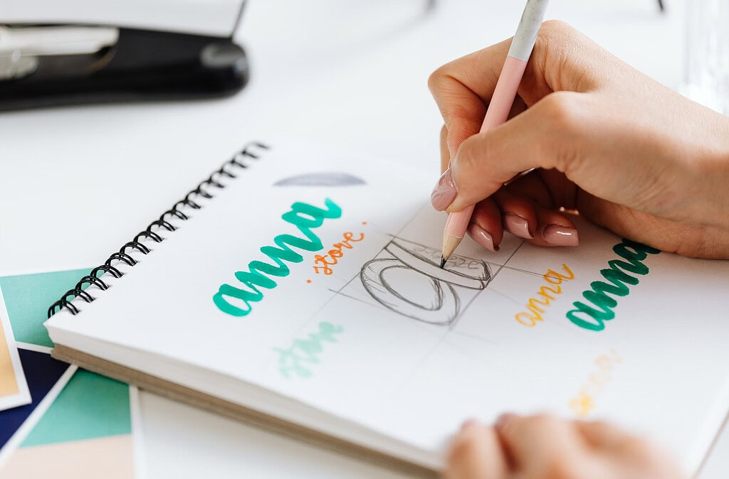 Tendencias de diseño de logos: evolución por años y guía para acertar